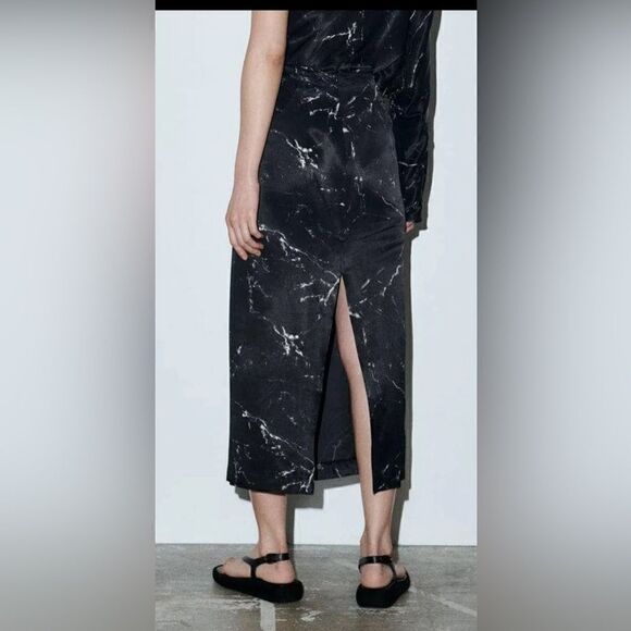NWT ZARA Marble Printed Midi Pencil
Skirt in Black XS - Picture 2 of 6